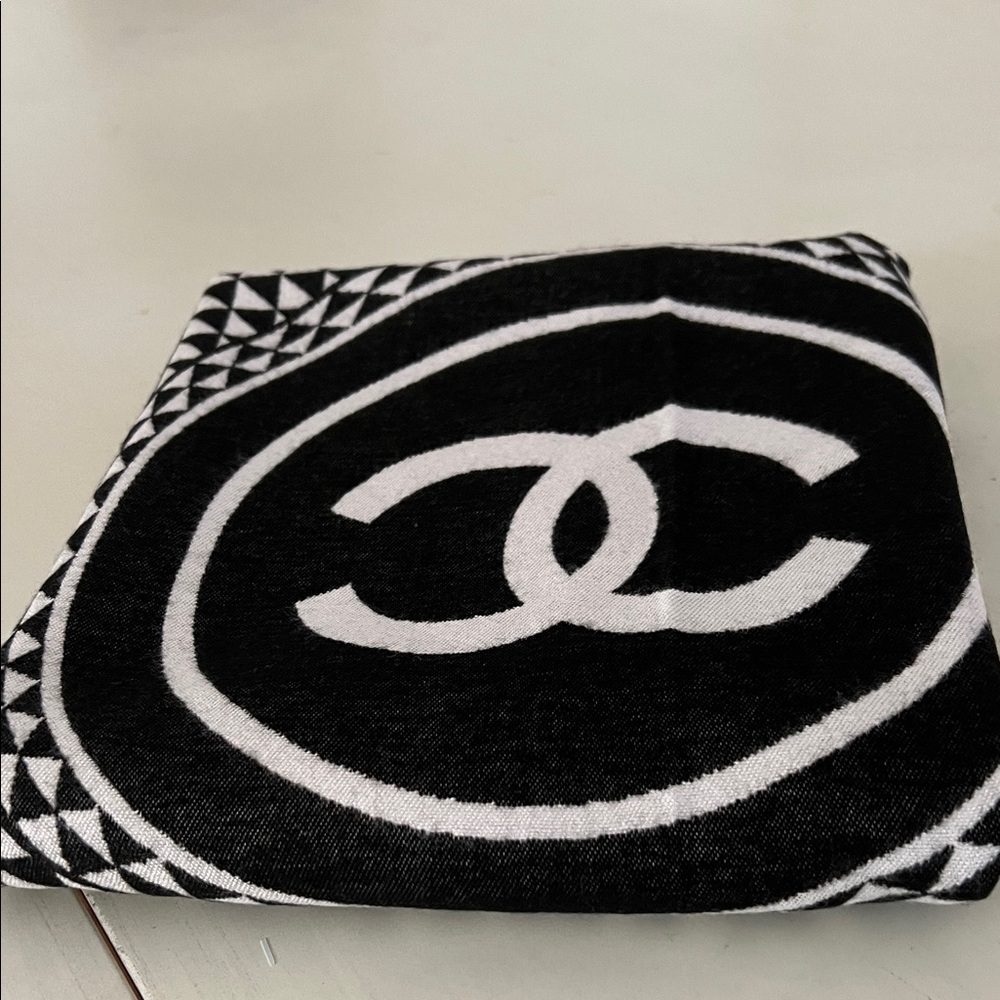 Chanel Monochrome Triangular Pattern Scarf - image 3